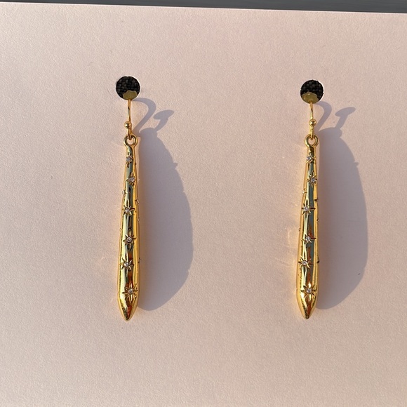 Ladies Fashion Earrings - Picture 2 of 4